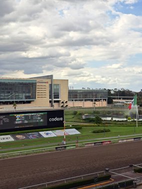 Mexico City, Mexico - 22 Temmuz 2023: The Hipodromo de las Americas y Centro de Convenciones Citibanamex CDMX 'teki safkan atlar ve çeyrek atlar için bir yarış pisti.