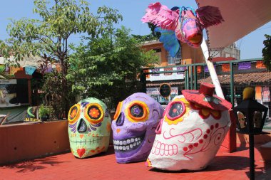 İhuatanejo, Guerrero, Meksika - 31 Ekim 2024: La Catrina, Ölüler Günü 'nü kutlamak için yapılan bir adak töreninde Meksika' nın ölümle ilgili görüntüsü