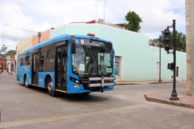 Merida, Yucatan, Meksika - 27 Ekim 2024: Metropolitan Sürdürülebilir Hareket Sistemi Va y Ven, Meksika 'nın Yucatan eyaletinin birleşik toplu taşıma sistemidir.