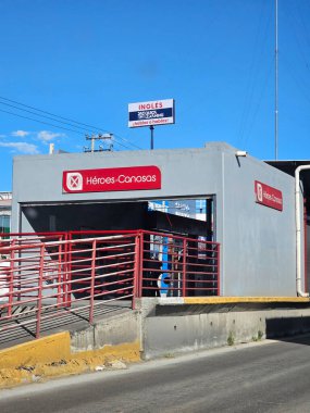 Coacalco, Meksika Eyaleti - 10 Kasım 2024: Autobus Mexicibus, Meksika 'nın başkenti Mexico City' de yer alan hızlı ulaşım sistemidir.