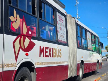 Coacalco, Meksika Eyaleti - 10 Kasım 2024: Autobus Mexicibus, Meksika 'nın başkenti Mexico City' de yer alan hızlı ulaşım sistemidir.