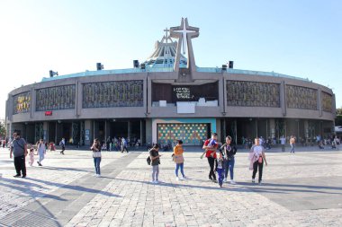 Mexico City, Mexico - 26 Kasım 2024: Santa Maria de Guadalupe Bazilikası, Meksika 'nın Tepeyac tepesinde yer alan Guadalupe Bakiresi' ne adanmış Katolik Kilisesi 'nin bir mabedidir.