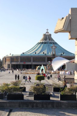 Mexico City, Mexico - 26 Kasım 2024: Santa Maria de Guadalupe Bazilikası, Meksika 'nın Tepeyac tepesinde yer alan Guadalupe Bakiresi' ne adanmış Katolik Kilisesi 'nin bir mabedidir.