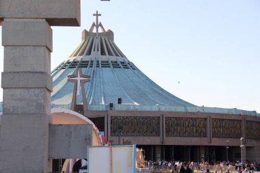 Mexico City, Mexico - 26 Kasım 2024: Santa Maria de Guadalupe Bazilikası, Meksika 'nın Tepeyac tepesinde yer alan Guadalupe Bakiresi' ne adanmış Katolik Kilisesi 'nin bir mabedidir.