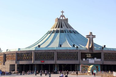 Mexico City, Mexico - 26 Kasım 2024: Santa Maria de Guadalupe Bazilikası, Meksika 'nın Tepeyac tepesinde yer alan Guadalupe Bakiresi' ne adanmış Katolik Kilisesi 'nin bir mabedidir.