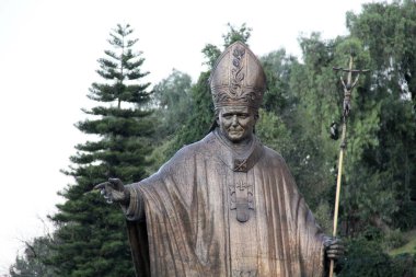 Mexico City, Meksika - 26 Kasım 2024: İkinci Papa John Paul 'un Meksika' daki Guadalupe Bazilikası 'ndaki bronz heykeli