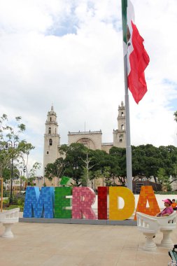 Merida, Yucatan, Meksika - 28 Ekim 2024: Devletin başkenti Merida 'daki Yucatan Katedrali, Meksika' nın en eskisi olan Aziz Ildefonso 'ya adanmıştır.