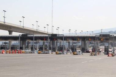 Mexico City, Meksika - Ocak 12025: CDMX 'ten Cuernavaca, Morelos' a giden otoyolun çıkışındaki gişe gişesi