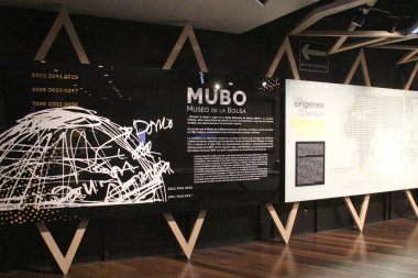 Mexico City, Meksika - 2 Ekim 2024: CDMX 'teki Bolsa Mexicana de Valores Müzesi içindeki sergi