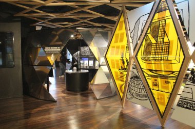 Mexico City, Meksika - 2 Ekim 2024: CDMX 'teki Bolsa Mexicana de Valores Müzesi içindeki sergi