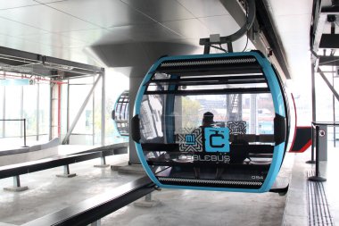 Mexico City, Meksika - 8 Ocak 2025: Los Pinos Constituyentes Cablebus Hat 3 İstasyonu CDMX 'in hareketliliğini artıran kamaraları