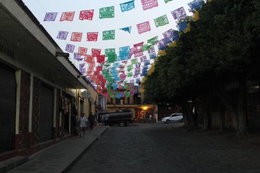 Tepoztlan, Morelos, Mexico - Nov 7 2024: Cobbled streets of the magical town Tepoztlan in Morelos, Mexico, a place of rest, mystical and warm climate clipart