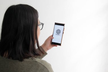 Mexico City, Mexico - 22 Şubat 2025: Sohbet Üretici Ön Eğitimli ChatGPT, metinleri anlamak ve üretmek için yapay zeka sohbet robotu uygulaması.