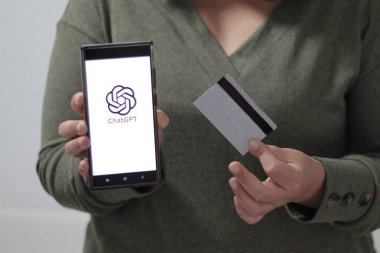 Mexico City, Mexico - 22 Şubat 2025: Sohbet Üretici Ön Eğitimli ChatGPT, metinleri anlamak ve üretmek için yapay zeka sohbet robotu uygulaması.