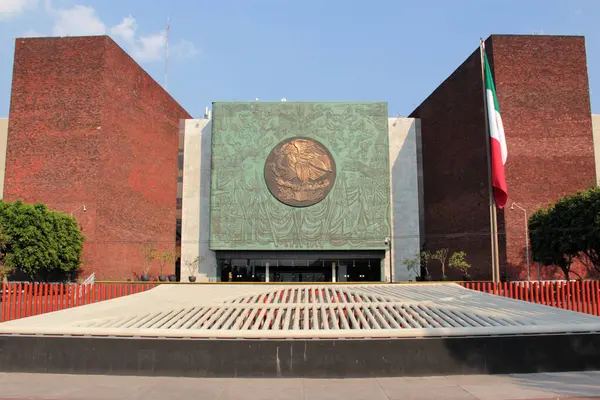 Mexico City, Meksika - 26 Şubat 2025: Meksika 'nın federal yasama gücünün birleştiği Birlik Kongresi Cephesi. Senatörler ve Vekiller Odası