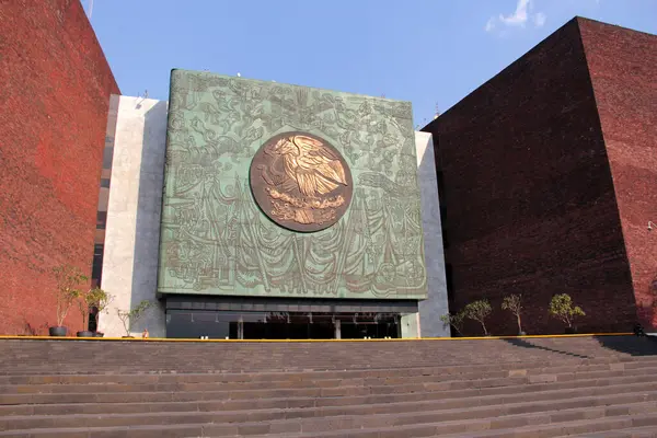 Mexico City, Meksika - 26 Şubat 2025: Meksika 'nın federal yasama gücünün birleştiği Birlik Kongresi Cephesi. Senatörler ve Vekiller Odası