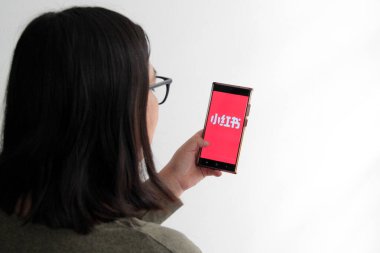 Mexico City, Mexico - 22 Şubat 2025: RedNote veya Xiaohongshu, TikTok 'a alternatif olarak Çin' in sosyal ağ ve e-ticaret platformu.