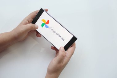 Mexico City, Mexico - 22 Şubat 2025: Google Photos, bulutlarda fotoğraf ve video depolama, düzenleme ve paylaşma için bir uygulama ve hizmettir. 