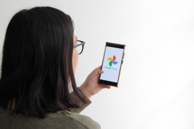 Mexico City, Mexico - 22 Şubat 2025: Google Photos, bulutlarda fotoğraf ve video depolama, düzenleme ve paylaşma için bir uygulama ve hizmettir. 