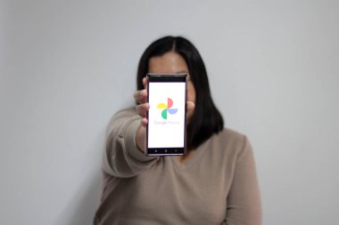 Mexico City, Mexico - 22 Şubat 2025: Google Photos, bulutlarda fotoğraf ve video depolama, düzenleme ve paylaşma için bir uygulama ve hizmettir. 