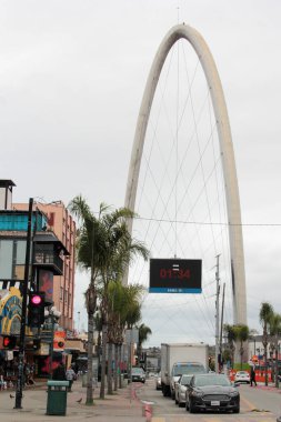 Tijuana, Baja California, Meksika - 14 Aralık 2025 - Tijuana Kemer ve Saati, Meksika 'nın Tijuana kentindeki Avenida Revolucion' da bulunan ikonik beyaz metal kemeridir.
