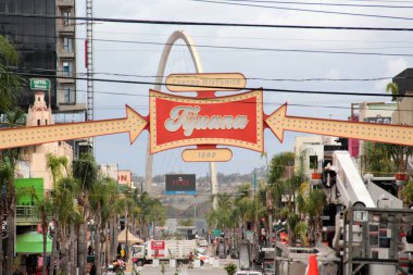 Tijuana, Baja California, Meksika - 14 Aralık 2025 - Tijuana Kemer ve Saati, Meksika 'nın Tijuana kentindeki Avenida Revolucion' da bulunan ikonik beyaz metal kemeridir.