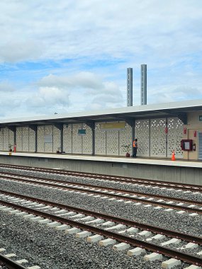 Valladolid, Yucatan, Meksika - 27 Ekim 2024: Meksika 'da yerel halkı taşımak ve turizmi teşvik etmek için güneydoğu Meksika' ya bağlanan Maya treninin Valladolid İstasyonu