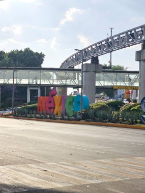 Mexico City, Mexico - 13 Mart 2025: Secretaria de Marina y Armada 'nın CDMX ve SEMAR harfleriyle Mexico City' nin Benito Juarez Uluslararası Havaalanına giriş