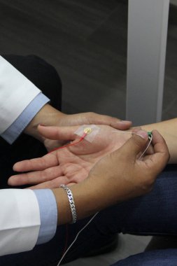 Elektromiyografi ve somatosensoryal potansiyeller nöropsikolojik testlerdir. Beyin korteksine kadar olan çevresel sinir sistemini değerlendirirler.