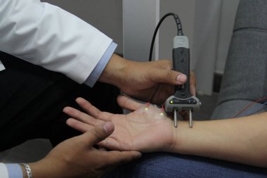 Elektromiyografi ve somatosensoryal potansiyeller nöropsikolojik testlerdir. Beyin korteksine kadar olan çevresel sinir sistemini değerlendirirler.