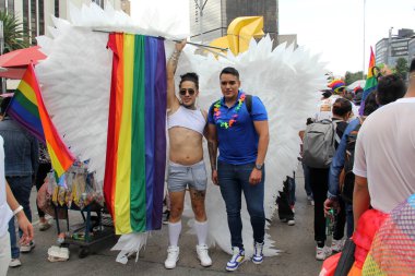 Mexico City, Mexico - 29 Haziran 2024: Onur Yürüyüşü, CDMX caddelerinde LGBTİ topluluğunun, lezbiyen, eşcinsel, biseksüel, trans ve interseksüel üyelerinin bir festival gösterisidir.