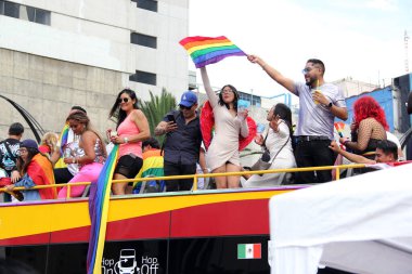 Mexico City, Mexico - 29 Haziran 2024: Onur Yürüyüşü, CDMX caddelerinde LGBTİ topluluğunun, lezbiyen, eşcinsel, biseksüel, trans ve interseksüel üyelerinin bir festival gösterisidir.