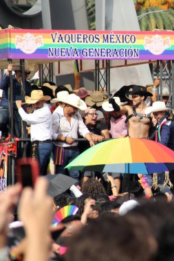 Mexico City, Mexico - 29 Haziran 2024: Onur Yürüyüşü, CDMX caddelerinde LGBTİ topluluğunun, lezbiyen, eşcinsel, biseksüel, trans ve interseksüel üyelerinin bir festival gösterisidir.