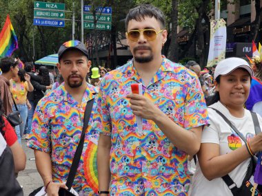 Mexico City, Mexico - 29 Haziran 2024: Onur Yürüyüşü, CDMX caddelerinde LGBTİ topluluğunun, lezbiyen, eşcinsel, biseksüel, trans ve interseksüel üyelerinin bir festival gösterisidir.