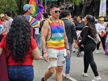 Mexico City, Mexico - 29 Haziran 2024: Onur Yürüyüşü, CDMX caddelerinde LGBTİ topluluğunun, lezbiyen, eşcinsel, biseksüel, trans ve interseksüel üyelerinin bir festival gösterisidir.