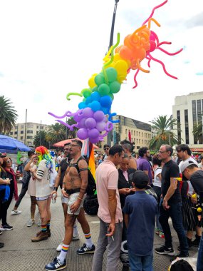 Mexico City, Mexico - 29 Haziran 2024: Onur Yürüyüşü, CDMX caddelerinde LGBTİ topluluğunun, lezbiyen, eşcinsel, biseksüel, trans ve interseksüel üyelerinin bir festival gösterisidir.