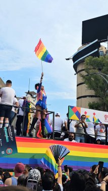 Mexico City, Mexico - 29 Haziran 2024: Onur Yürüyüşü, CDMX caddelerinde LGBTİ topluluğunun, lezbiyen, eşcinsel, biseksüel, trans ve interseksüel üyelerinin bir festival gösterisidir.