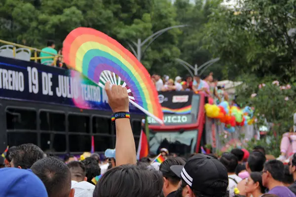 Mexico City, Mexico - 29 Haziran 2024: Onur Yürüyüşü, CDMX caddelerinde LGBTİ topluluğunun, lezbiyen, eşcinsel, biseksüel, trans ve interseksüel üyelerinin bir festival gösterisidir.