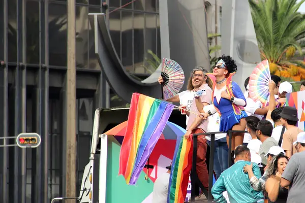 Mexico City, Mexico - 29 Haziran 2024: Onur Yürüyüşü, CDMX caddelerinde LGBTİ topluluğunun, lezbiyen, eşcinsel, biseksüel, trans ve interseksüel üyelerinin bir festival gösterisidir.