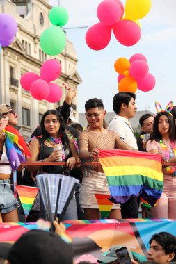 Mexico City, Mexico - 29 Haziran 2024: Onur Yürüyüşü, CDMX caddelerinde LGBTİ topluluğunun, lezbiyen, eşcinsel, biseksüel, trans ve interseksüel üyelerinin bir festival gösterisidir.