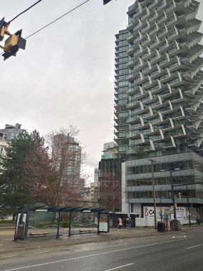Vancouver, British Columbia, Kanada - 15 Mart 2022: Vancouver şehir merkezindeki gökdelenler, Kanada 'nın Pasifik kıyısındaki British Columbia eyaletinde yüksek yaşam kalitesine sahip bir şehir
