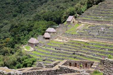 Machu Picchu, Cusco, Peru - 15 Aralık 2017: Dünyanın yedi harikasından biri olan Machu Picchu, Peru 'nun And Dağları' ndaki Urubamba Nehri Vadisi 'nin üzerindeki İnka kalesidir.