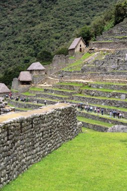 Machu Picchu, Cusco, Peru - 15 Aralık 2017: Dünyanın yedi harikasından biri olan Machu Picchu, Peru 'nun And Dağları' ndaki Urubamba Nehri Vadisi 'nin üzerindeki İnka kalesidir.