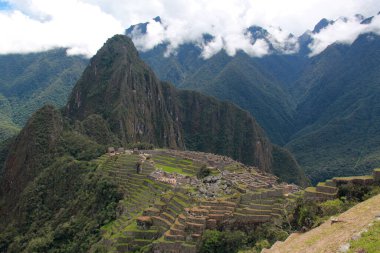 Machu Picchu, Cusco, Peru - 15 Aralık 2017: Dünyanın yedi harikasından biri olan Machu Picchu, Peru 'nun And Dağları' ndaki Urubamba Nehri Vadisi 'nin üzerindeki İnka kalesidir.