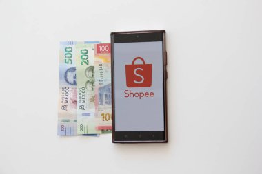 Mexico City, Mexico - 22 Şubat 2025 Shopee bir e-ticaret platformu, elektronik eşya ve ev eşyaları alabileceğiniz bir online mağaza.