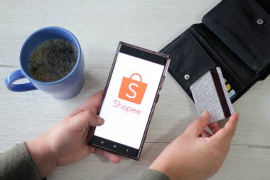 Mexico City, Mexico - 22 Şubat 2025 Shopee bir e-ticaret platformu, elektronik eşya ve ev eşyaları alabileceğiniz bir online mağaza.