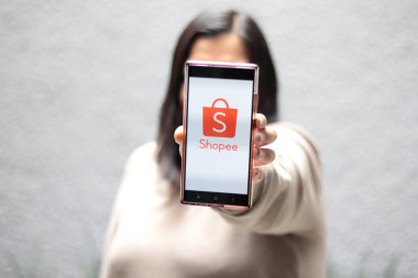 Mexico City, Mexico - 22 Şubat 2025 Shopee bir e-ticaret platformu, elektronik eşya ve ev eşyaları alabileceğiniz bir online mağaza.