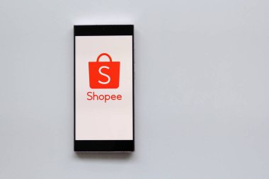 Mexico City, Mexico - 22 Şubat 2025 Shopee bir e-ticaret platformu, elektronik eşya ve ev eşyaları alabileceğiniz bir online mağaza.
