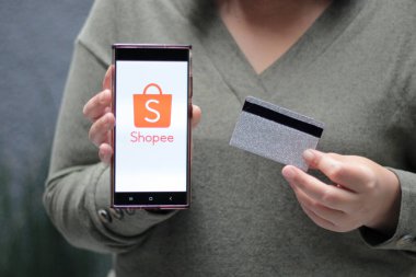 Mexico City, Mexico - 22 Şubat 2025 Shopee bir e-ticaret platformu, elektronik eşya ve ev eşyaları alabileceğiniz bir online mağaza.
