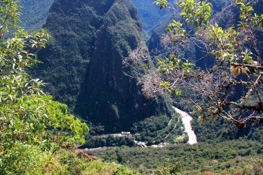 Peru 'nun başkenti Cusco' daki Machu Picchu 'ya yapılan İnka Patikası yürüyüşü sırasında, Peru And Dağları boyunca Urubamba Nehri boyunca yapılan çok günlük yürüyüş sırasında manzaralar görülüyor.